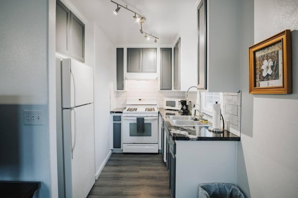 Gorgeous Upstairs Studio With Patio And Laundry 치코 외부 사진