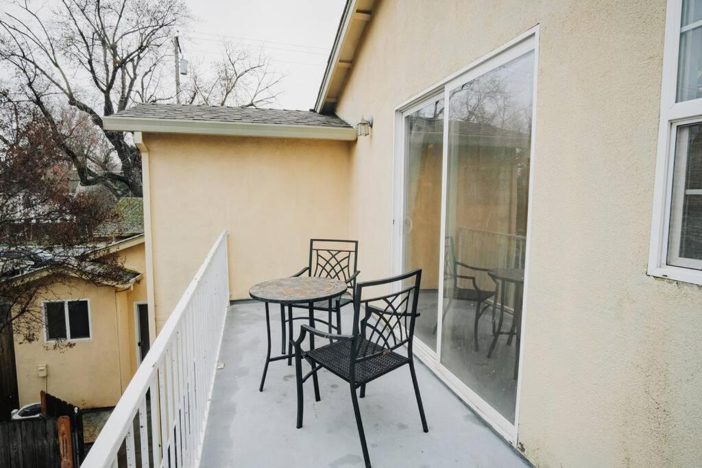 Gorgeous Upstairs Studio With Patio And Laundry 치코 외부 사진
