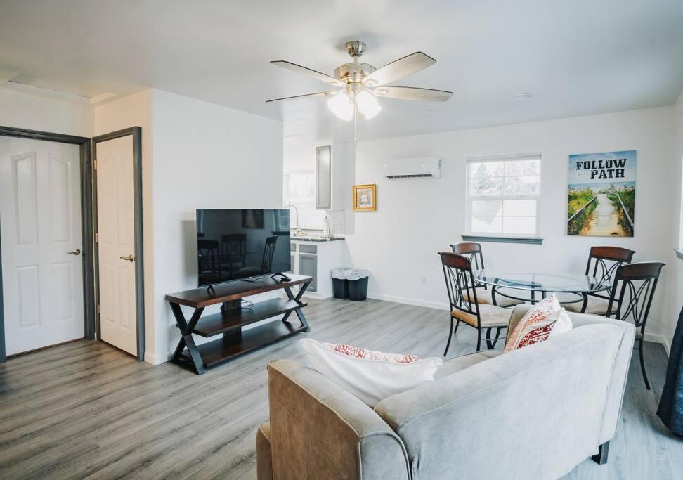 Gorgeous Upstairs Studio With Patio And Laundry 치코 외부 사진