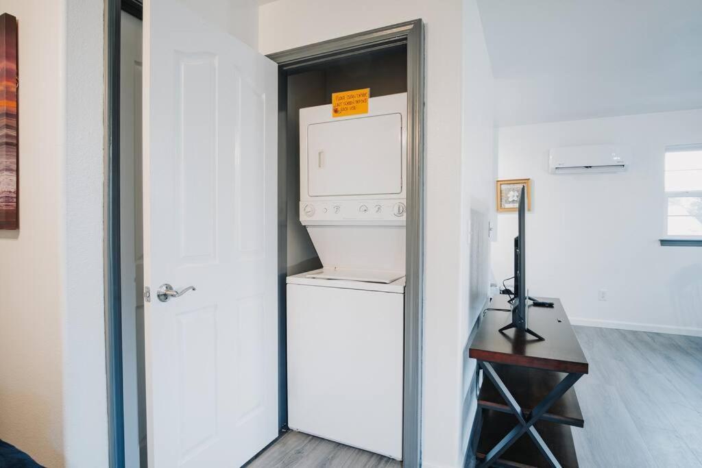 Gorgeous Upstairs Studio With Patio And Laundry 치코 외부 사진