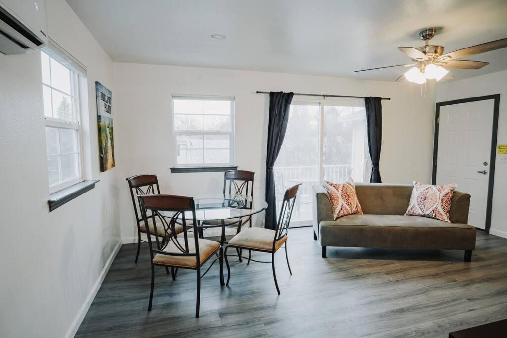 Gorgeous Upstairs Studio With Patio And Laundry 치코 외부 사진