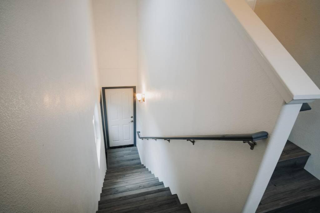 Gorgeous Upstairs Studio With Patio And Laundry 치코 외부 사진
