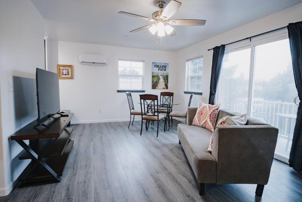 Gorgeous Upstairs Studio With Patio And Laundry 치코 외부 사진